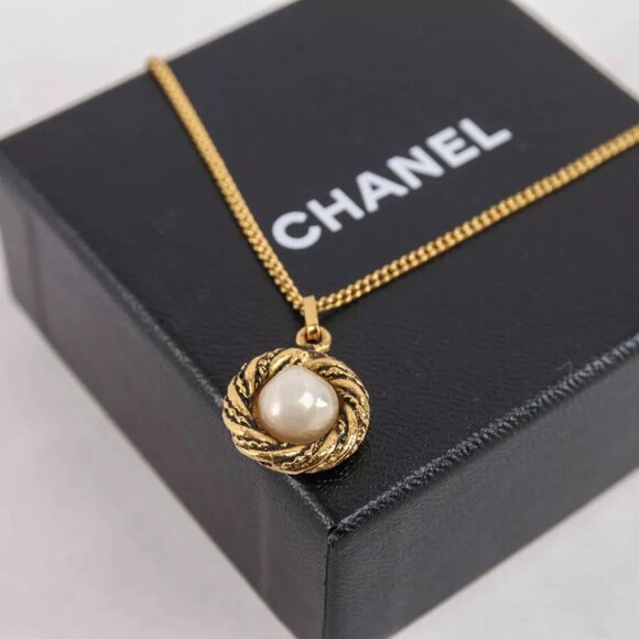 Authentic CHANEL Faux Pearl Pendant Necklace